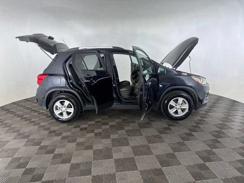 Used 2022 Chevrolet Trax LT w/ Driver Confidence Package AWD/4WD image 13