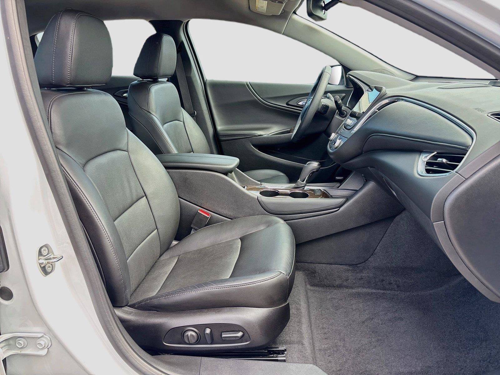 Used 2018 Chevrolet Malibu Premier w/ Driver Confidence Package FWD image 28