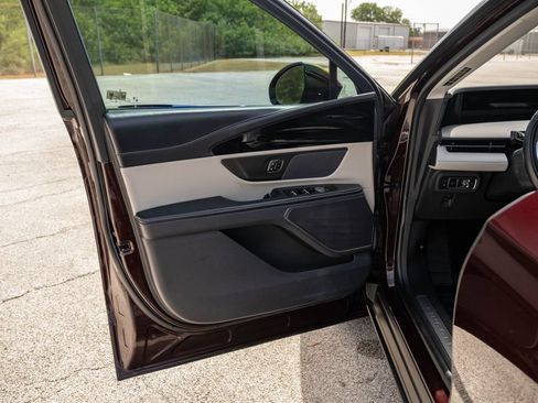 Used 2024 Lincoln Nautilus Reserve AWD/4WD image 11