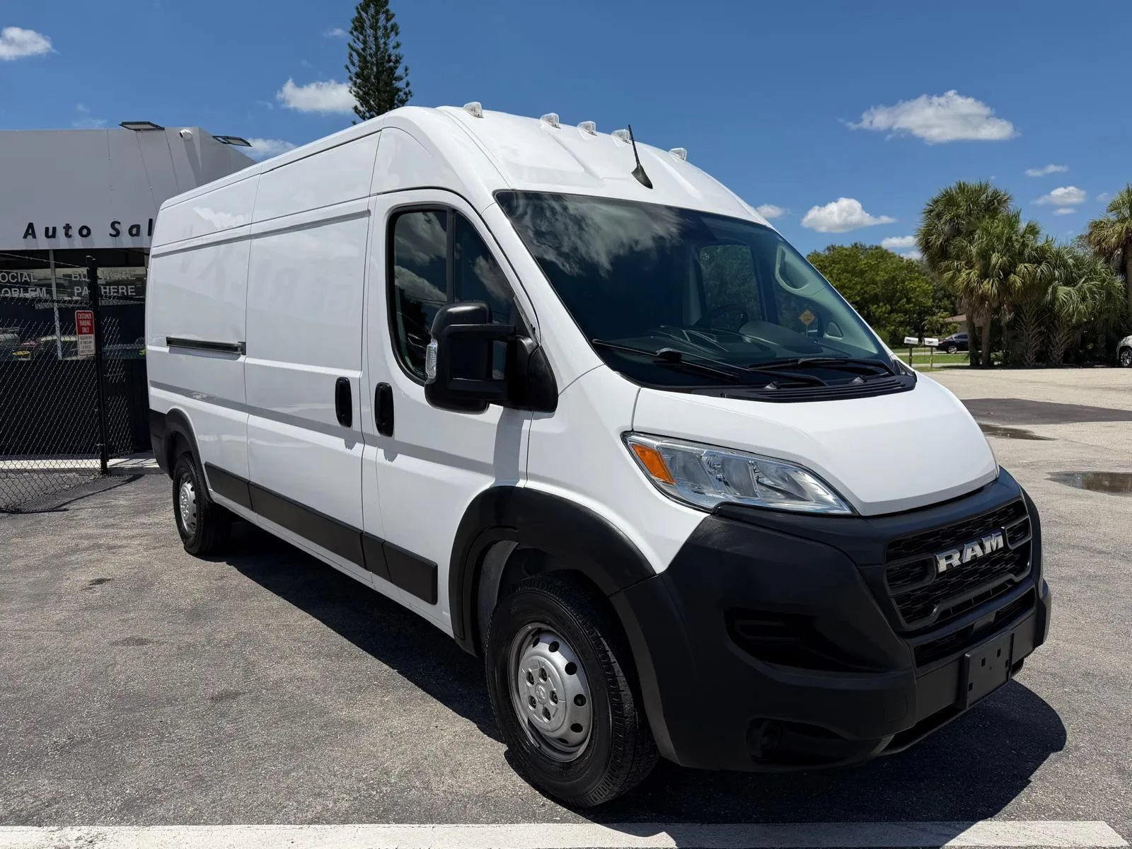 Used 2023 RAM ProMaster 2500 FWD image 3