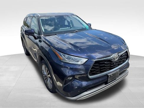 Used 2020 Toyota Highlander Platinum AWD/4WD image 4