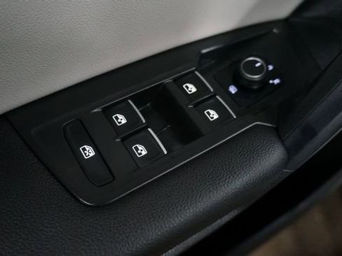 Certified 2021 Volkswagen Tiguan SE w/ Panoramic Sunroof Package image 31