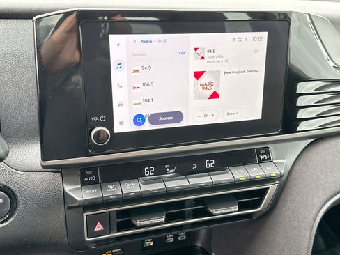 Used 2025 Toyota Camry LE image 16