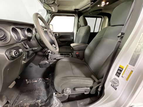 Used 2023 Jeep Gladiator Sport image 19