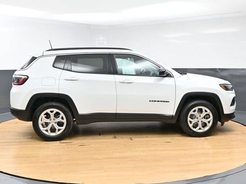Used 2024 Jeep Compass Latitude AWD/4WD image 8