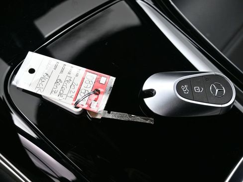Used 2024 Mercedes-Benz GLC 300 4MATIC image 31
