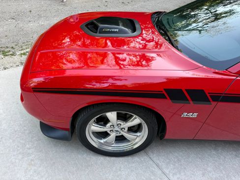 Used 2019 Dodge Challenger R/T RWD image 16