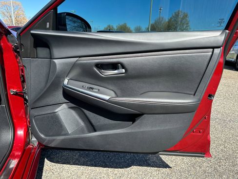Certified 2024 Nissan Sentra SR FWD image 12