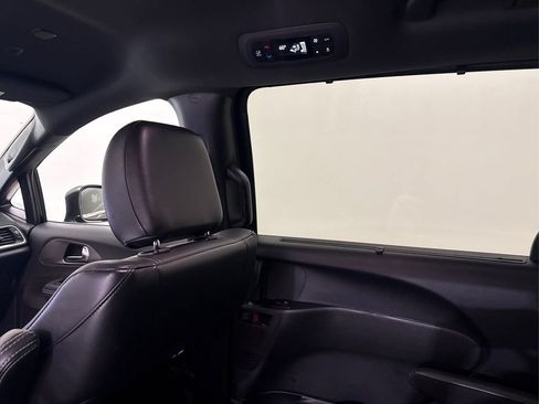 Used 2025 Chrysler Pacifica Select FWD image 39
