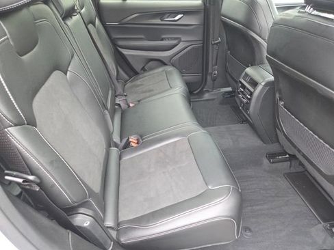 Used 2024 Jeep Grand Cherokee Altitude AWD/4WD image 5