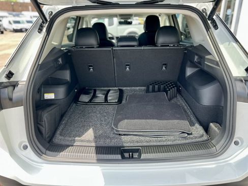 Used 2025 Volkswagen Tiguan SE FWD image 8