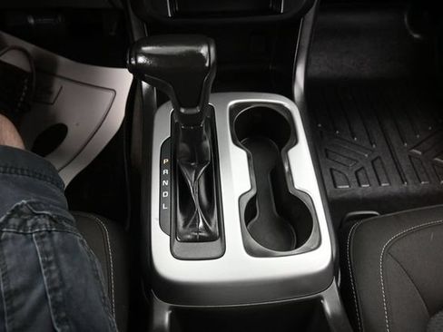 Used 2017 Chevrolet Colorado LT w/ LT Convenience Package RWD image 11