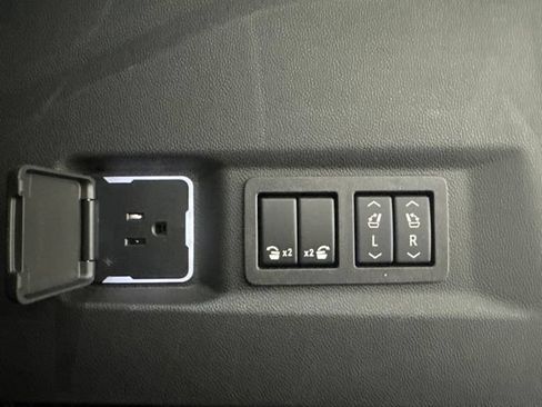 Used 2025 Chevrolet Tahoe RST w/ Comfort Package AWD/4WD image 31