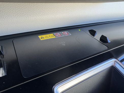 Used 2025 Toyota Sienna Platinum image 29