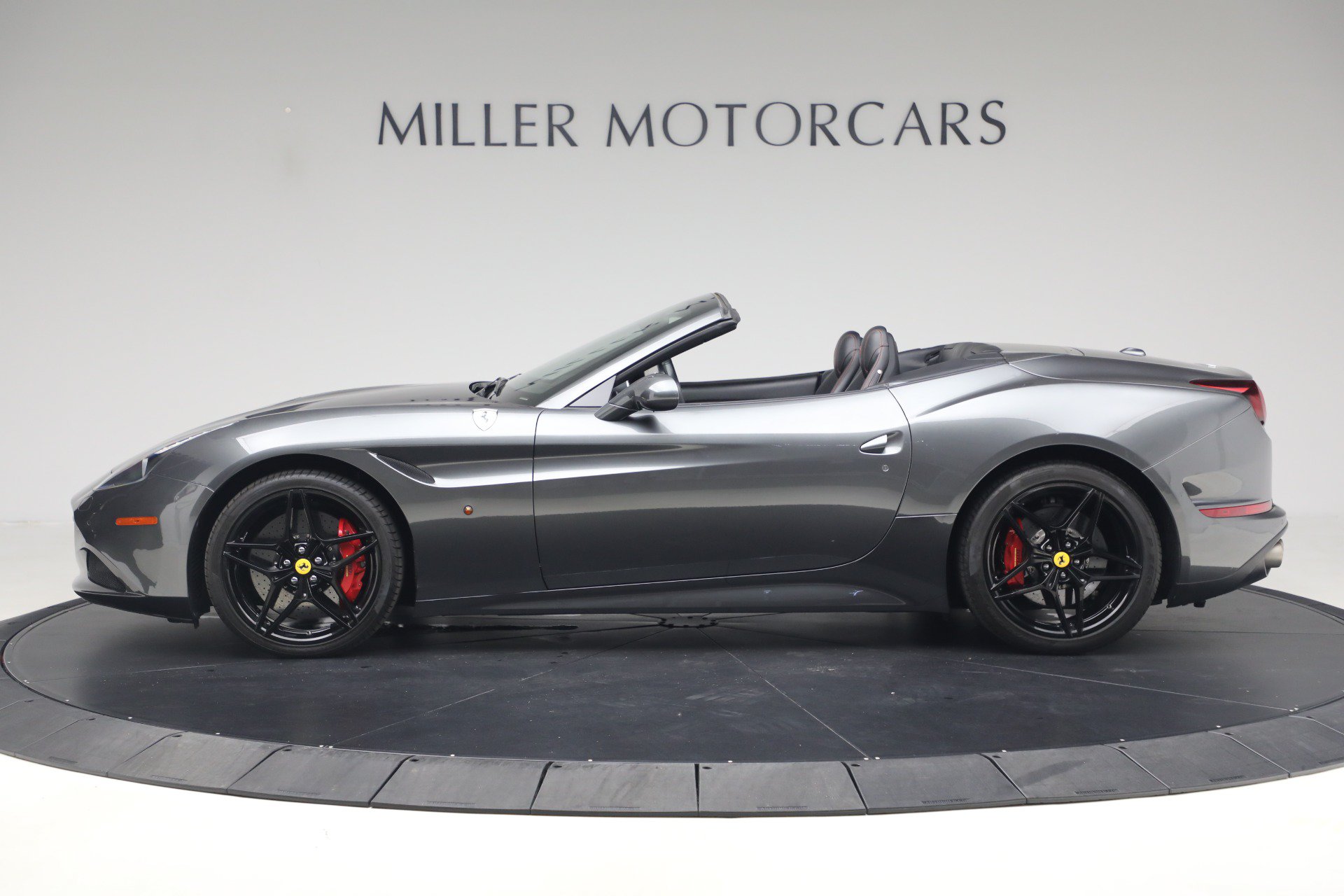 Certified 2015 Ferrari California T RWD image 4