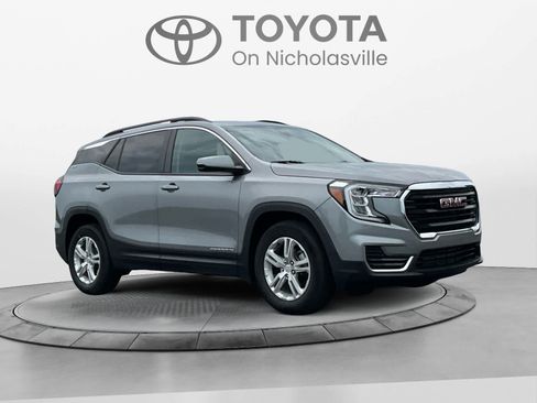 Used 2023 GMC Terrain SLE w/ Driver Convenience Package FWD image 7
