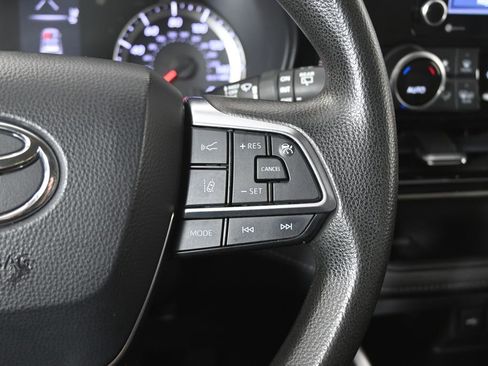 Used 2021 Toyota Highlander L image 36