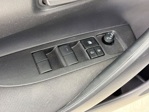 Used 2022 Toyota Corolla LE image 12