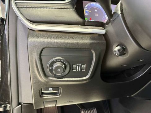 Used 2024 Jeep Grand Cherokee L Limited w/ Luxury Tech Group II AWD/4WD image 22