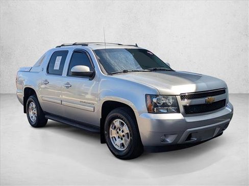 Used 2013 Chevrolet Avalanche LS image 3