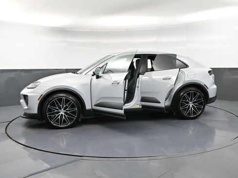New 2026 Porsche Macan 4 Electric AWD/4WD image 38