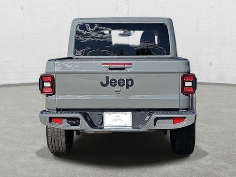 Used 2023 Jeep Gladiator Overland image 5