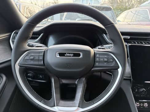 New 2025 Jeep Grand Cherokee Limited w/ Trailer Tow Package image 12