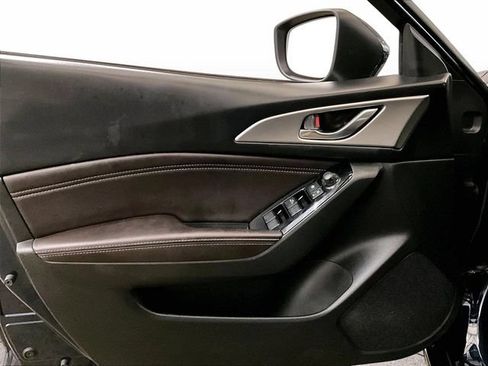 Used 2018 MAZDA MAZDA3 Touring FWD image 22