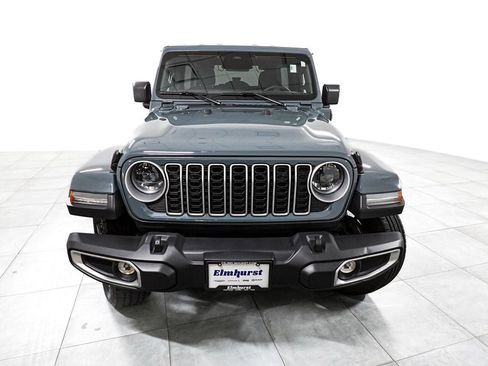 Used 2025 Jeep Wrangler Unlimited Sahara AWD/4WD image 3