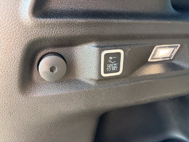 Used 2024 Jeep Grand Cherokee L Limited w/ Luxury Tech Group II AWD/4WD image 18