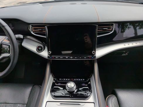 Used 2023 Jeep Grand Wagoneer Series III image 32