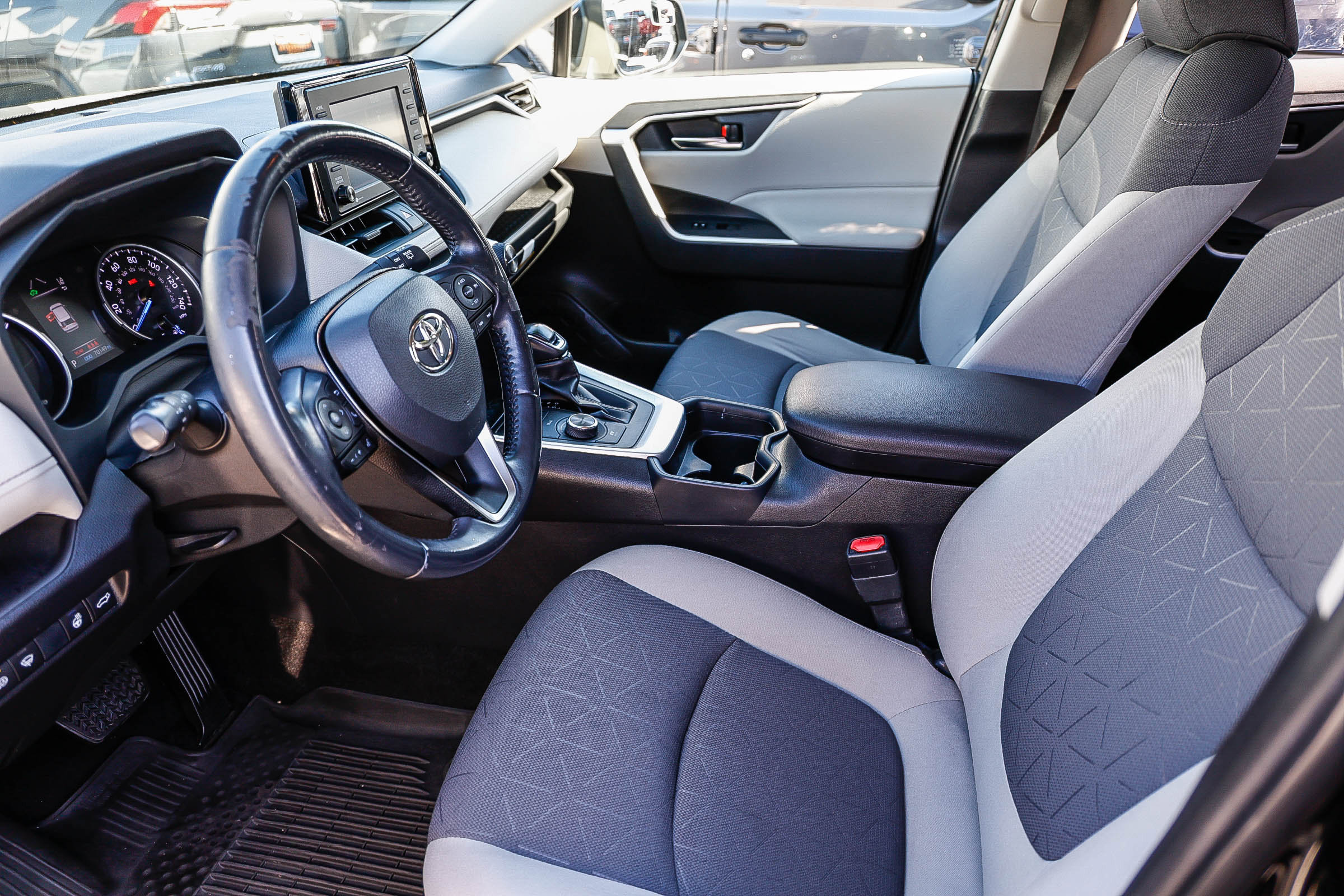 Used 2020 Toyota RAV4 XLE w/ Convenience Package AWD/4WD image 13