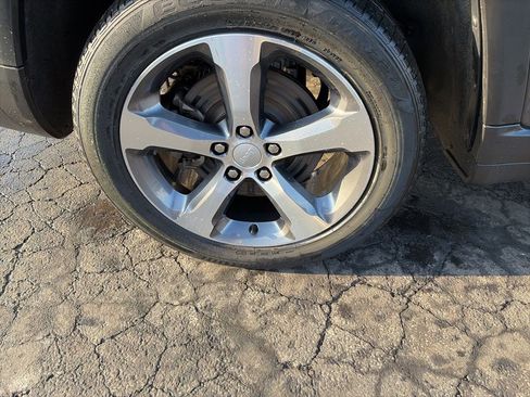 Used 2023 Jeep Grand Cherokee L Limited image 23