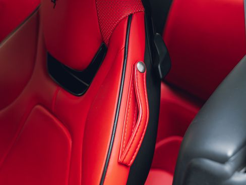 Used 2019 Ferrari Portofino RWD image 43