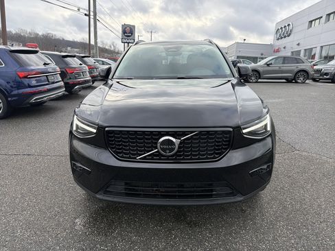 Certified 2025 Volvo XC40 B5 Plus image 2