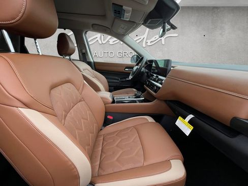 New 2026 Nissan Pathfinder Platinum w/ Cargo Package FWD image 24