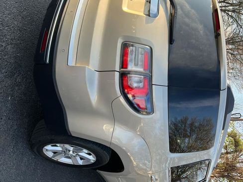 Used 2016 GMC Acadia SLE FWD image 6