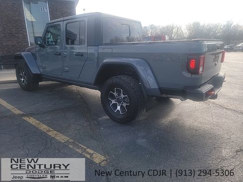 Used 2022 Jeep Gladiator Mojave w/ Cold Weather Group image 3