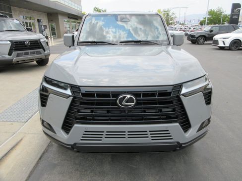 Used 2026 Lexus GX 550 w/ Accessory Package (2T) AWD/4WD image 14