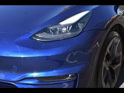 Used 2023 Tesla Model Y Performance image 49