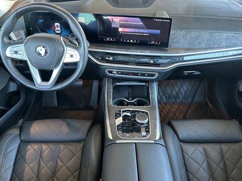 Used 2024 BMW X7 xDrive40i AWD/4WD image 3