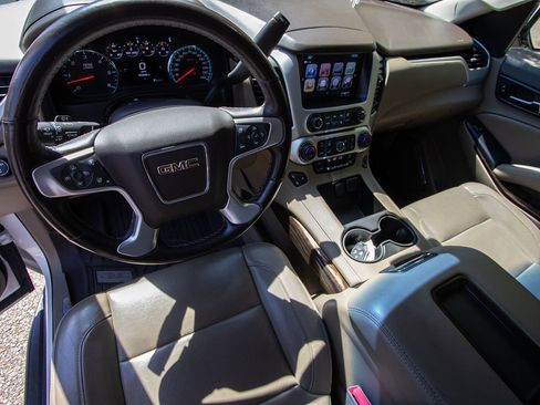 Used 2020 GMC Yukon XL SLT w/ Graphite Performance Edition image 12