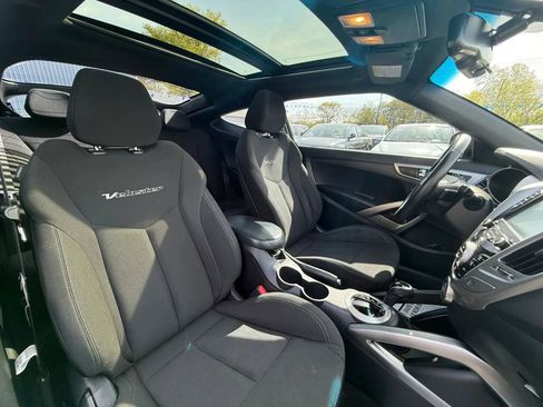 Used 2017 Hyundai Veloster Value Edition FWD image 41