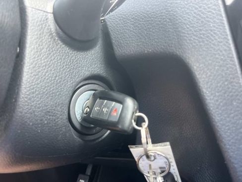 Used 2017 Nissan Rogue S FWD image 27