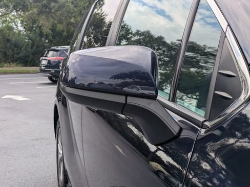 Used 2025 Toyota Sienna XLE FWD image 12