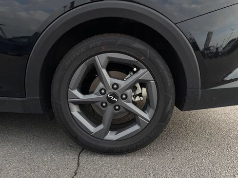 Certified 2025 Kia K4 FWD image 32