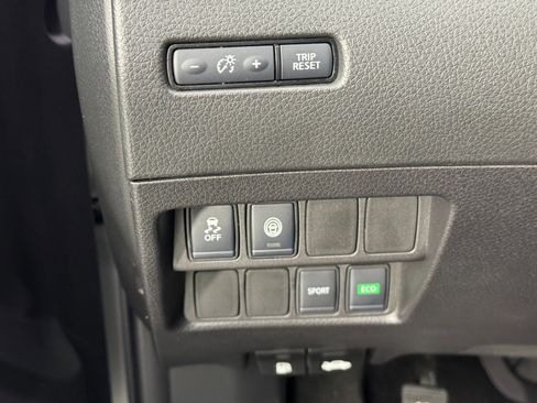 Used 2020 Nissan Rogue Sport S image 17