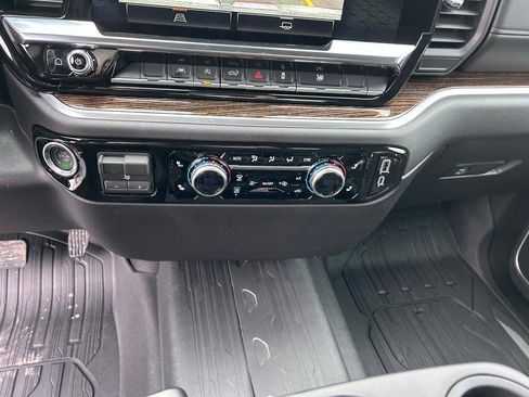 New 2026 GMC Sierra 1500 SLE image 11