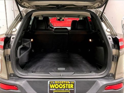 Used 2017 Jeep Cherokee Limited image 7