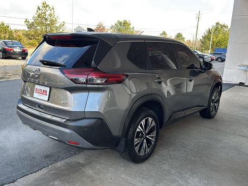 Used 2022 Nissan Rogue SV image 5